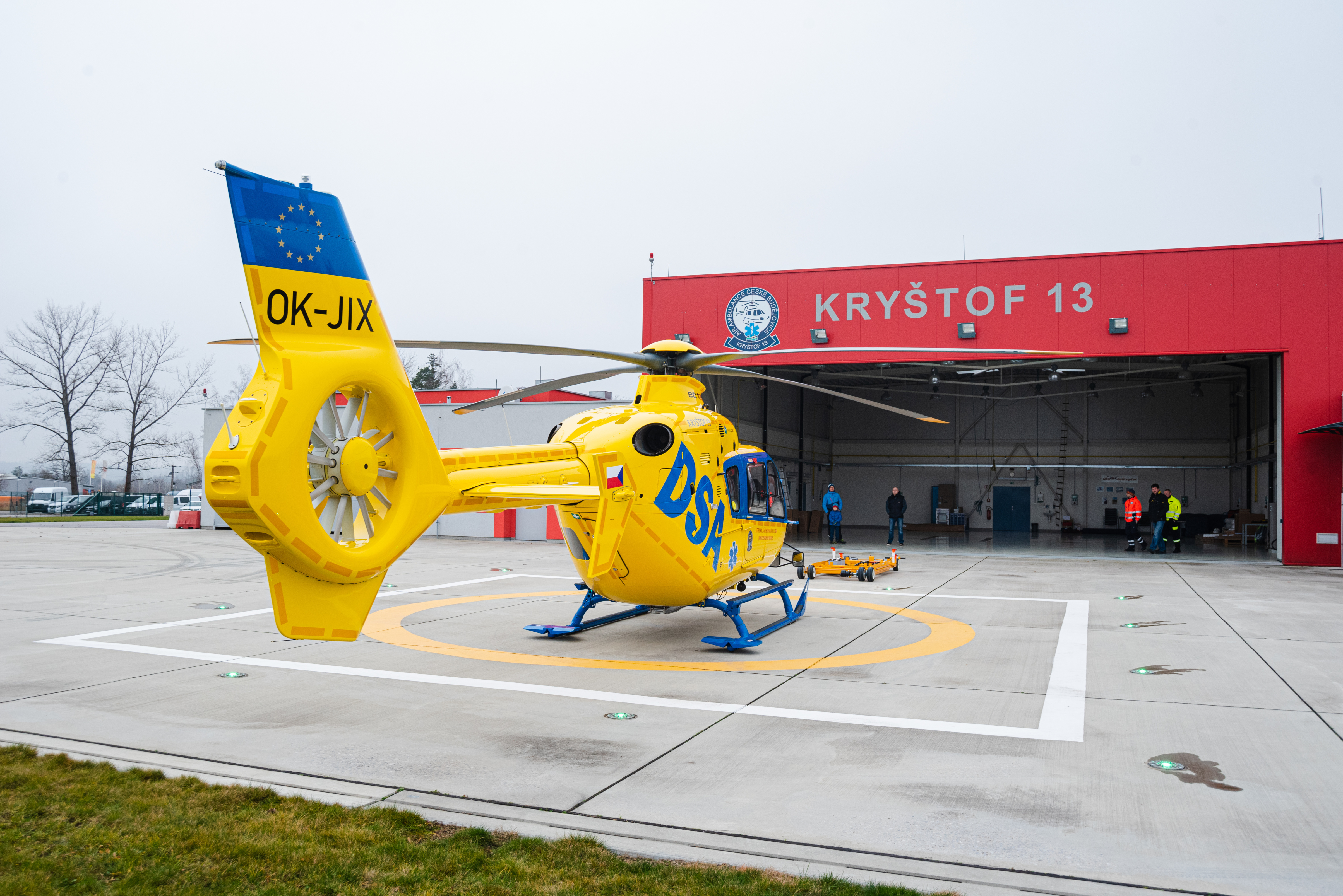 Vrtulník OK-JIX přistál na domovské základně v Plané u Českých Budějovic